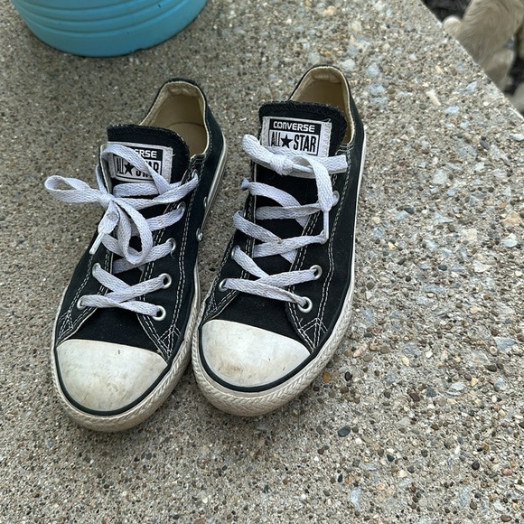 Converse Black and white sneakers size 3 youth - Picture 2 of 6